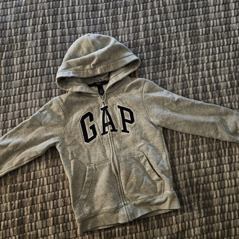 STYLISH Gap Kids Small (6/7) Gray Zip-Up Sweatshirt